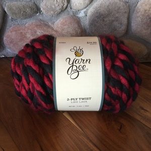New Yarn Bee Large 2 Ply Twist Like Lava Yarn Red Black